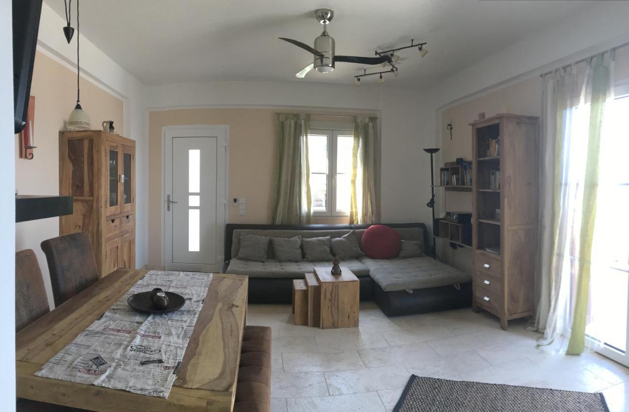 Astra-Ferienhaus Mit Grosser Dachterrasse Und Top-Ausstattung In Nas Armenisztísz Kültér fotó