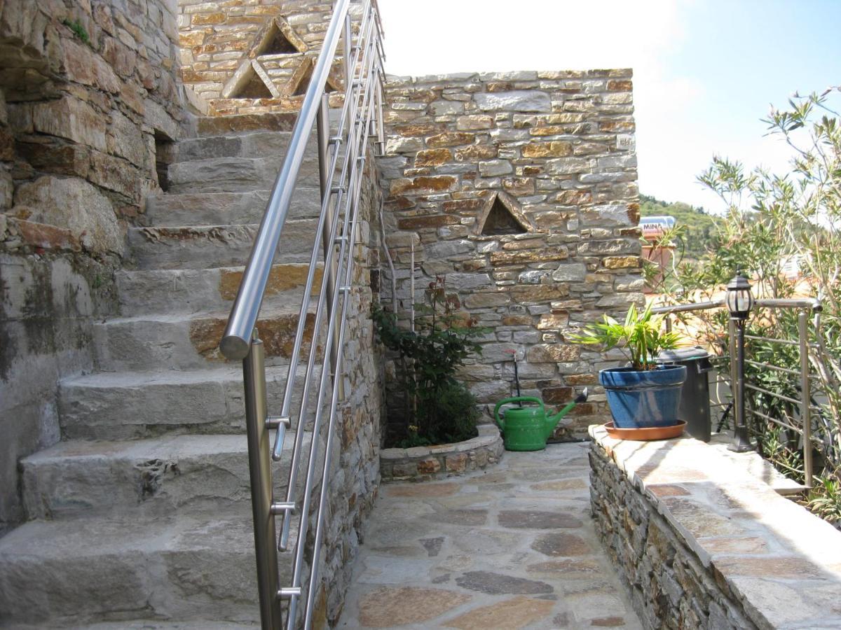 Astra-Ferienhaus Mit Grosser Dachterrasse Und Top-Ausstattung In Nas Armenisztísz Kültér fotó