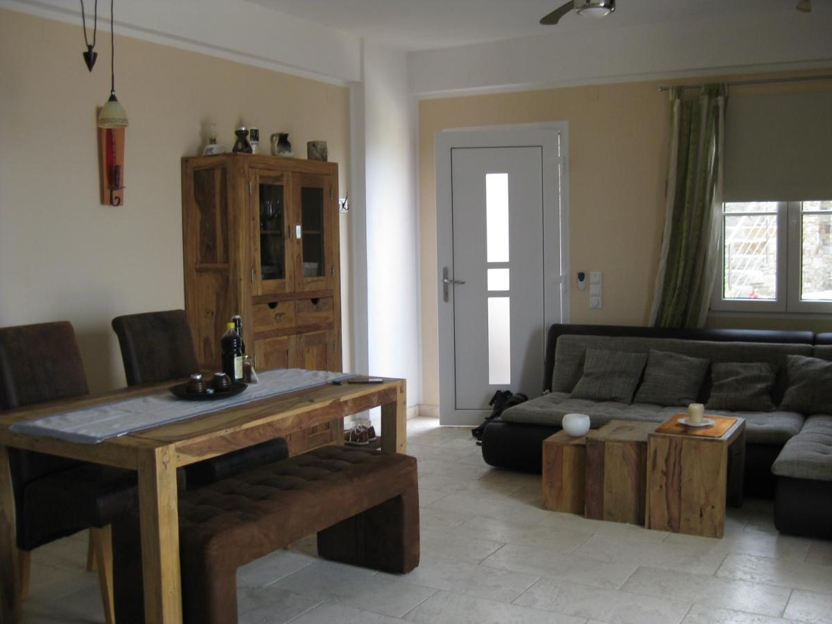 Astra-Ferienhaus Mit Grosser Dachterrasse Und Top-Ausstattung In Nas Armenisztísz Kültér fotó