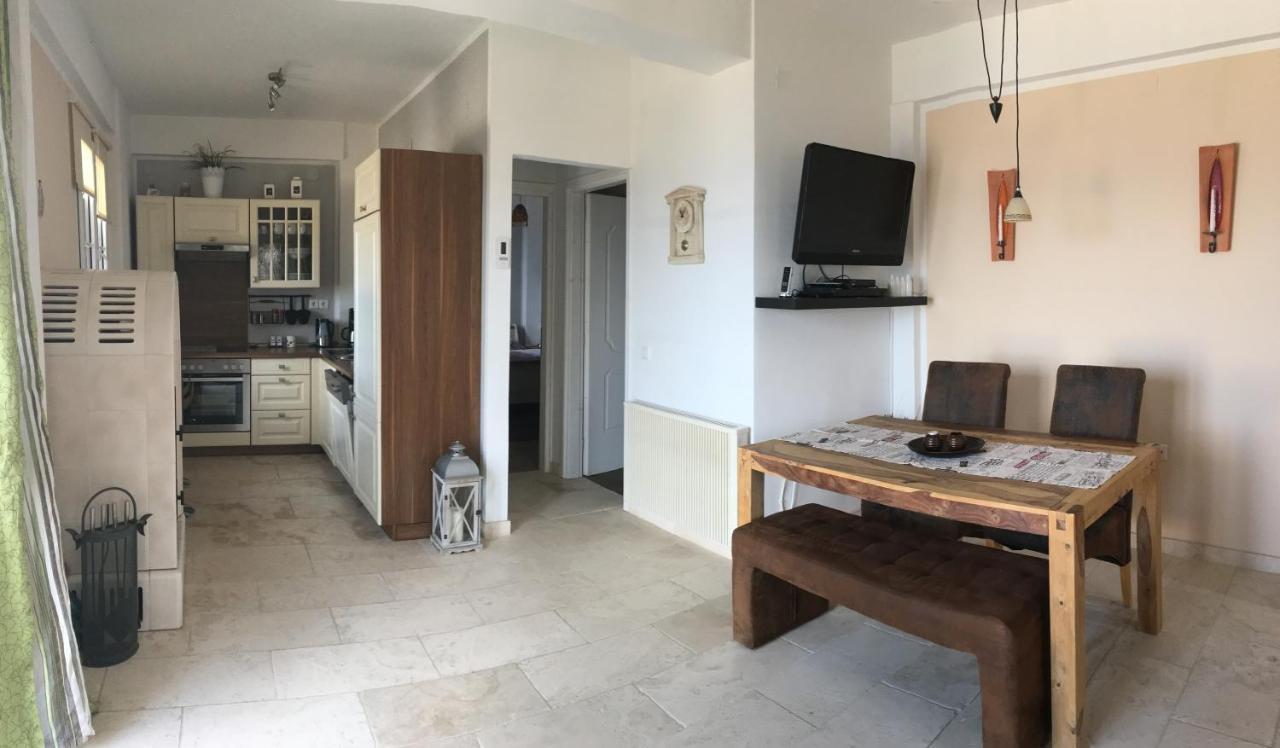 Astra-Ferienhaus Mit Grosser Dachterrasse Und Top-Ausstattung In Nas Armenisztísz Kültér fotó